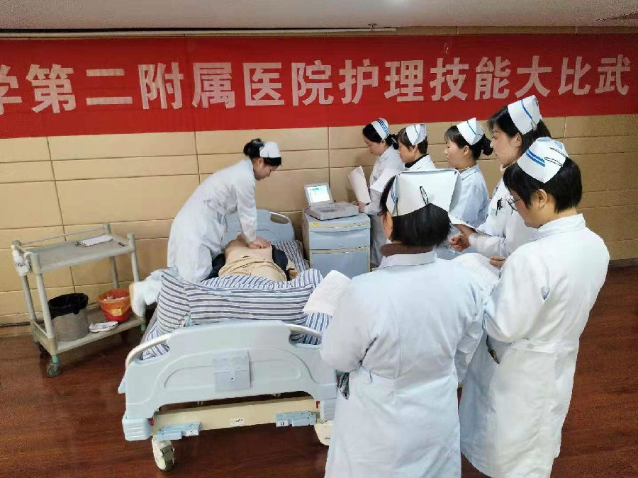 心肺复苏现场照片.jpg