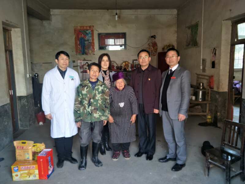 1、萍乡中院村走访慰问困难户.jpg