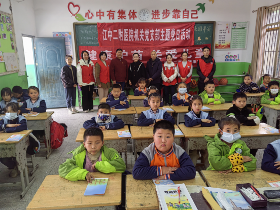 【学习雷锋活动月】我院党员志愿者走进学校开展健康宣讲活动